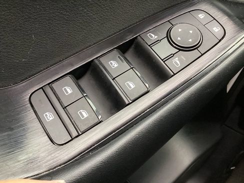 Used 2024 Nissan Rogue S FWD image 24