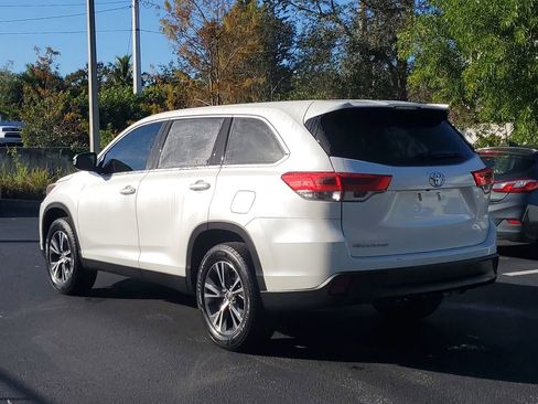 Used 2019 Toyota Highlander LE image 3