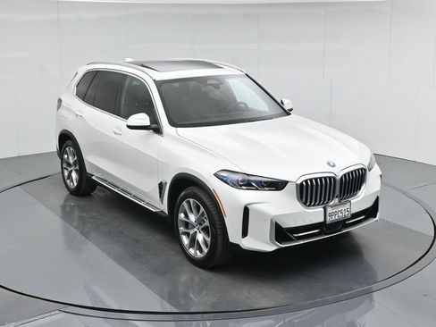 Used 2025 BMW X5 xDrive50e image 40