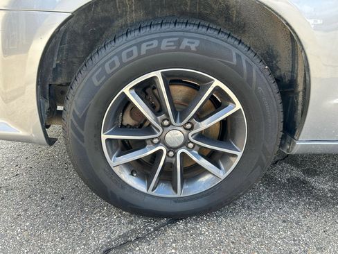 Used 2017 Dodge Grand Caravan SXT image 30