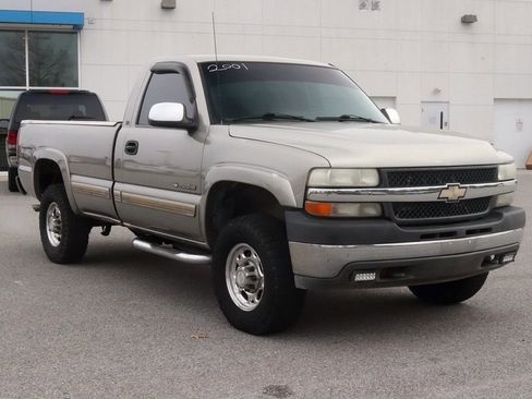 Used 2001 Chevrolet Silverado 2500 LS w/ Off-Road Skid Plate Pkg image 3