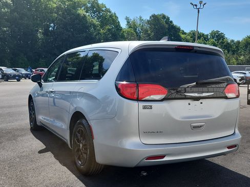 Used 2023 Chrysler Voyager LX FWD image 3