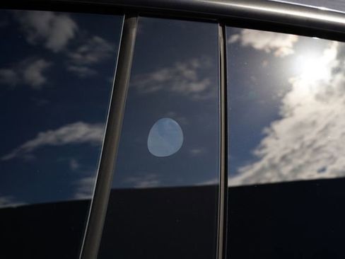 Used 2023 Tesla Model Y Long Range AWD/4WD image 14