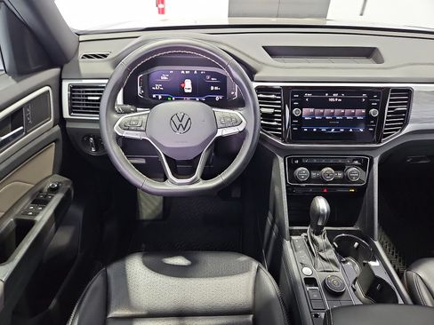 Certified 2022 Volkswagen Atlas Cross Sport SE w/ Black Wheel Package AWD/4WD image 14