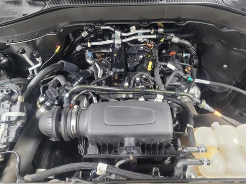 Used 2023 Ford Explorer XLT image 30