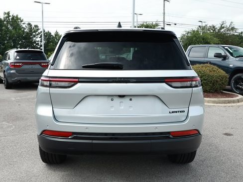 Used 2025 Jeep Grand Cherokee Limited w/ Black Appearance Package RWD image 7