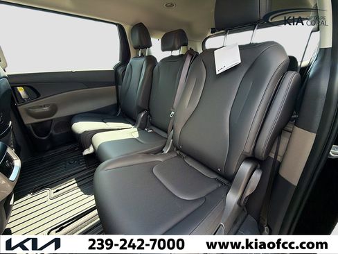 New 2026 Kia Carnival EX image 21