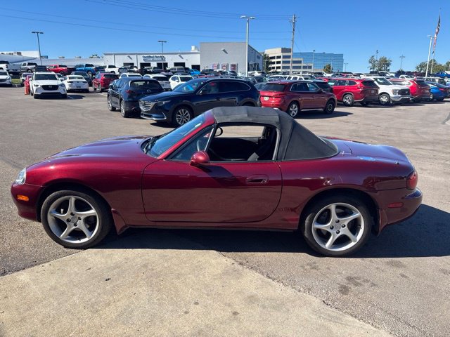 Used 2003 MAZDA MX-5 Miata RWD image 4