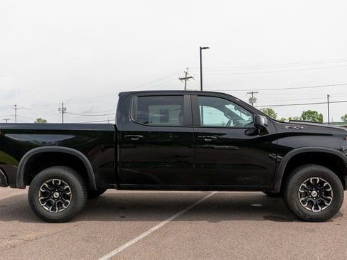 Used 2023 Chevrolet Silverado 1500 ZR2 w/ Technology Package AWD/4WD image 5