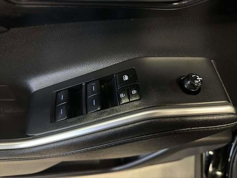 Used 2024 Toyota Highlander XLE image 16