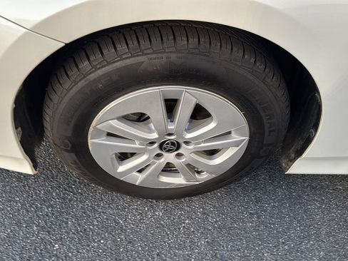 Used 2016 Toyota Prius Two image 30