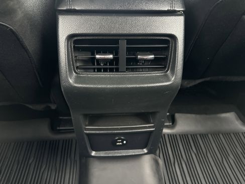 Used 2021 Ford Edge SE image 20