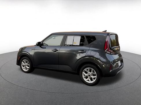 Used 2025 Kia Soul LX w/ LX Technology Package FWD image 8