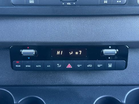 Used 2024 Mercedes-Benz Sprinter 2500 image 25