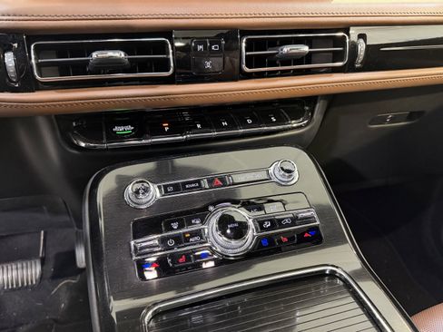 Used 2022 Lincoln Nautilus Reserve w/ Equipment Group 202A image 20