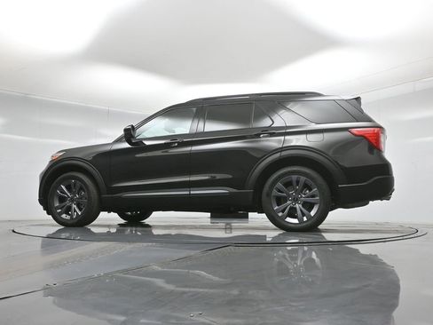 Certified 2022 Ford Explorer XLT w/ Equipment Group 202A image 48