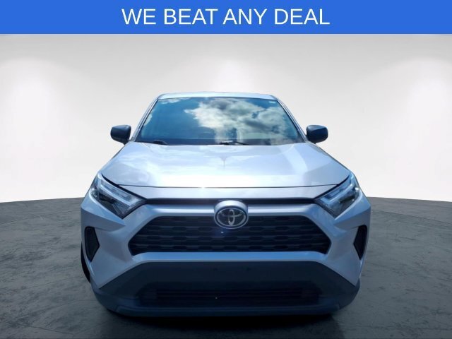 Used 2024 Toyota RAV4 LE FWD image 4