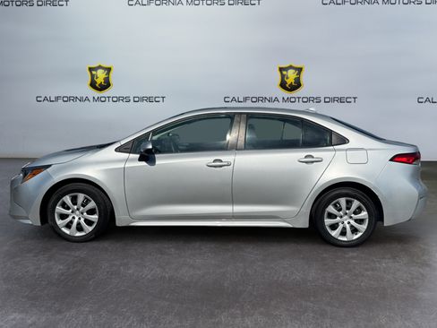 Used 2025 Toyota Corolla LE FWD image 2