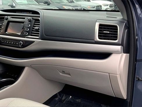 Used 2014 Toyota Highlander LE image 14
