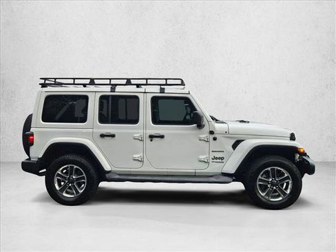 Used 2018 Jeep Wrangler Unlimited Sahara AWD/4WD image 4