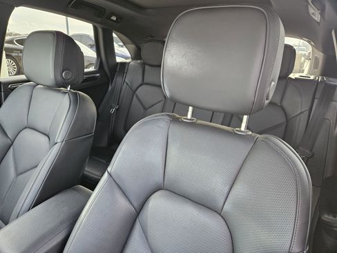 Certified 2025 Porsche Macan S image 6
