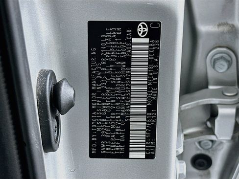 Used 2025 Toyota Corolla LE FWD image 12
