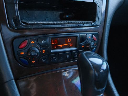 Used 2002 Mercedes-Benz C 320 Sedan image 21