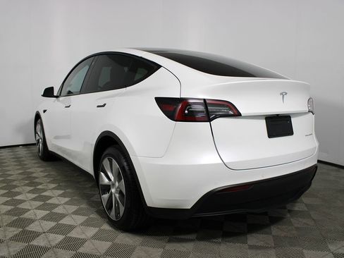 Used 2021 Tesla Model Y Long Range image 31
