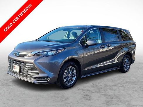 Certified 2024 Toyota Sienna LE image 3