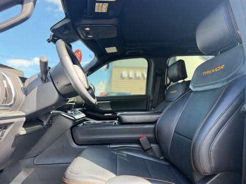 Used 2025 Ford Expedition Tremor AWD/4WD image 17
