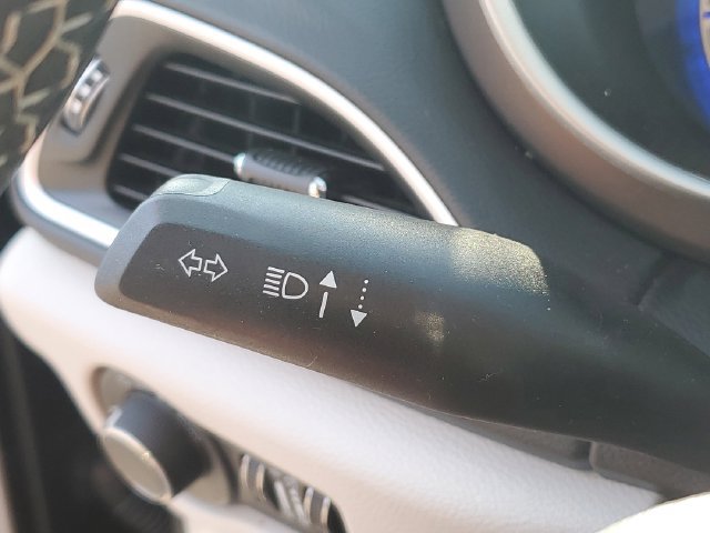 Used 2024 Chrysler Voyager LX FWD image 16