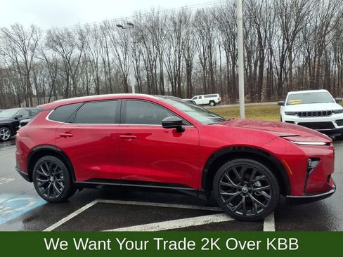 Used 2025 Toyota Crown Signia w/ Advanced Technology Package image 5