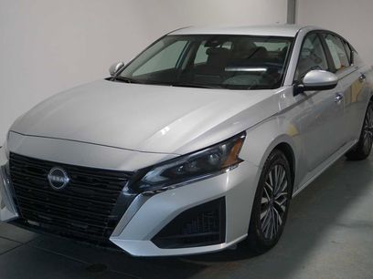 Used 2023 Nissan Altima 2.5 SV