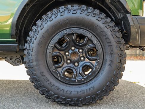 Used 2022 Ford Bronco Badlands w/ Sasquatch Package AWD/4WD image 16