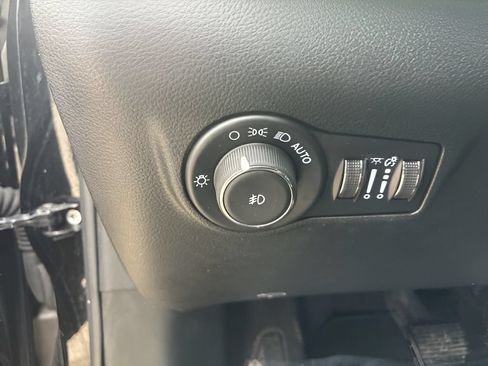 Used 2025 Jeep Compass Limited w/ Elite Group AWD/4WD image 17