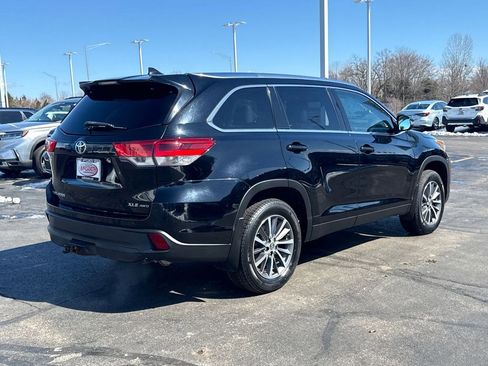Used 2019 Toyota Highlander XLE image 11