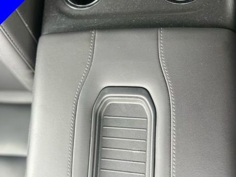 Used 2024 Chevrolet Suburban Z71 w/ Luxury Package image 19