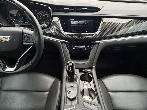 Used 2024 Cadillac XT6 Premium Luxury w/ Technology Package FWD image 3