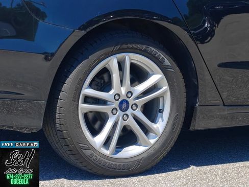 Used 2018 Ford Fusion SE w/ Fusion SE Technology Package FWD image 20