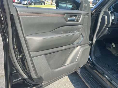 Used 2025 Nissan Armada Platinum w/ Convenience Package AWD/4WD image 24