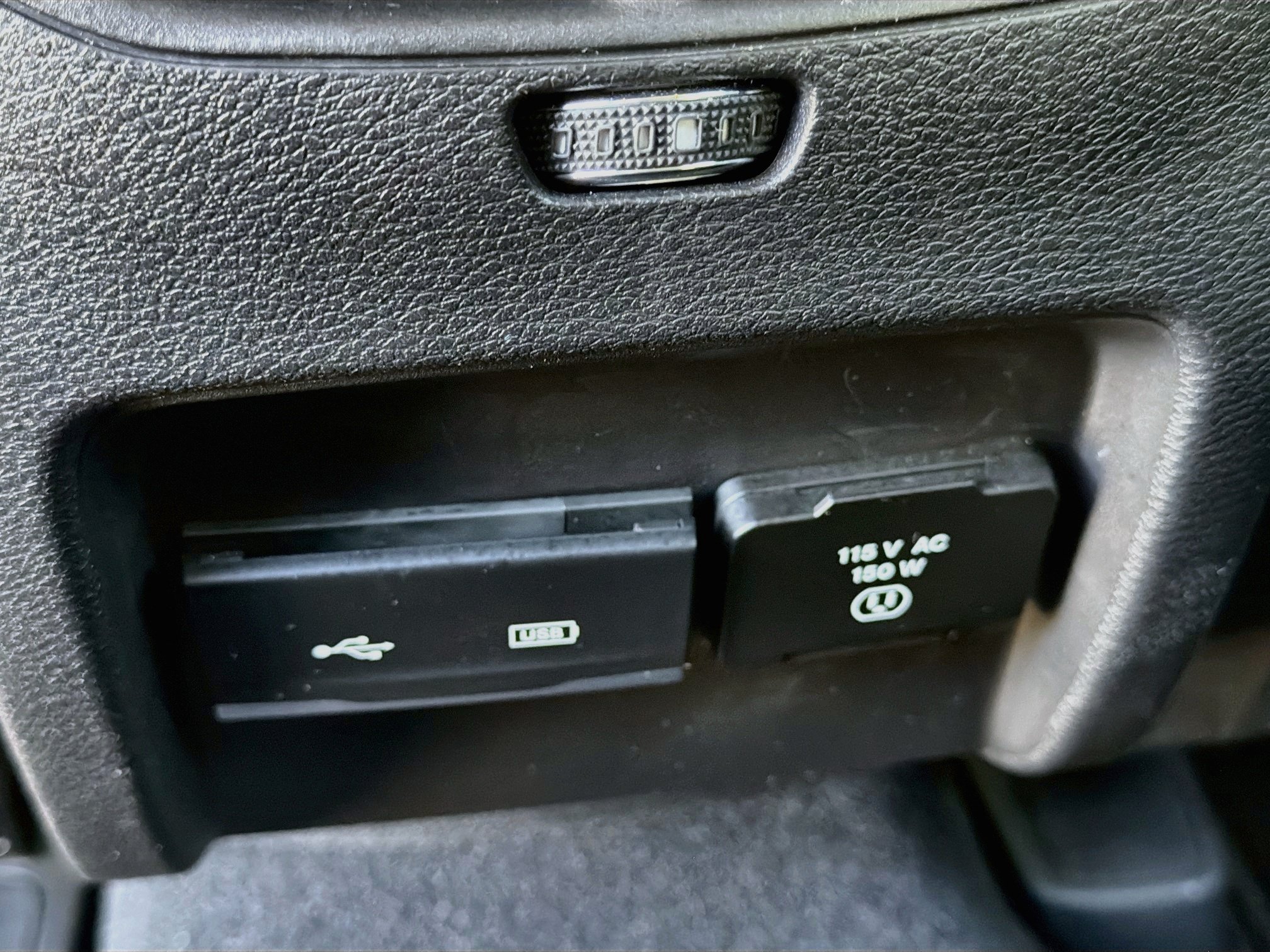 Used 2019 Jeep Cherokee Limited w/ Luxury Group FWD image 23