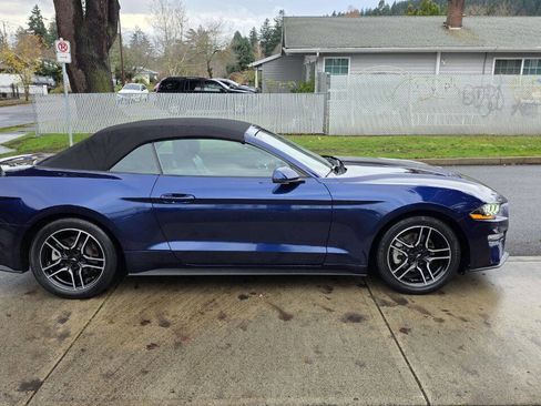 Used 2018 Ford Mustang Premium image 4