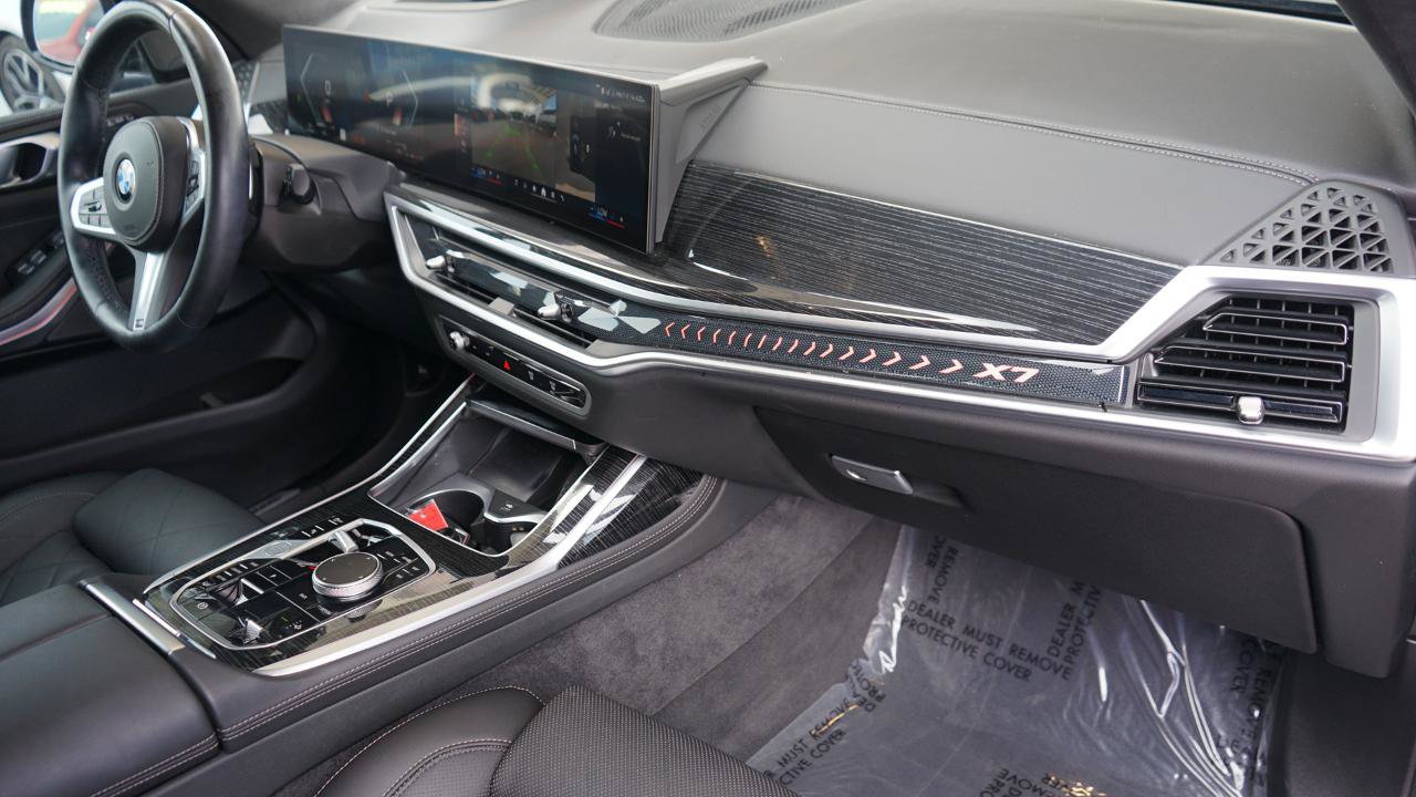 Used 2024 BMW X7 xDrive40i w/ M Sport Package AWD/4WD image 12