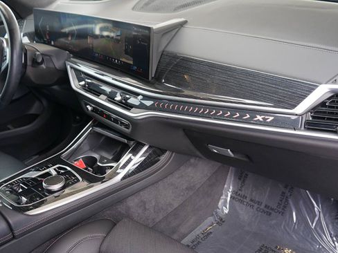 Used 2024 BMW X7 xDrive40i w/ M Sport Package AWD/4WD image 12