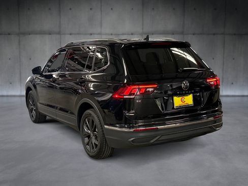 Used 2024 Volkswagen Tiguan SE FWD image 3