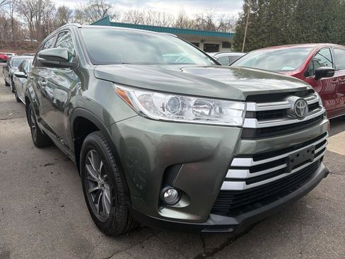 Used 2018 Toyota Highlander XLE image 3