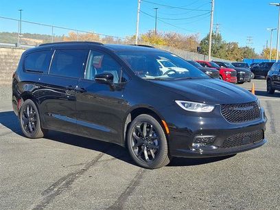 New 2026 Chrysler Pacifica Limited w/ S Appearance Package