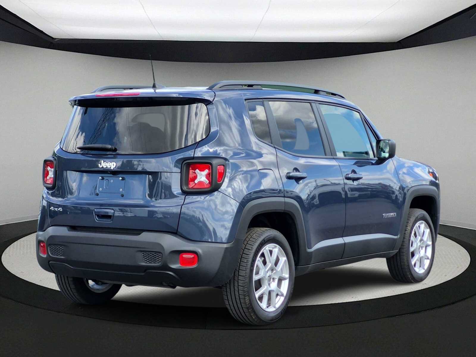 Used 2023 Jeep Renegade Latitude w/ Premium Group AWD/4WD image 8