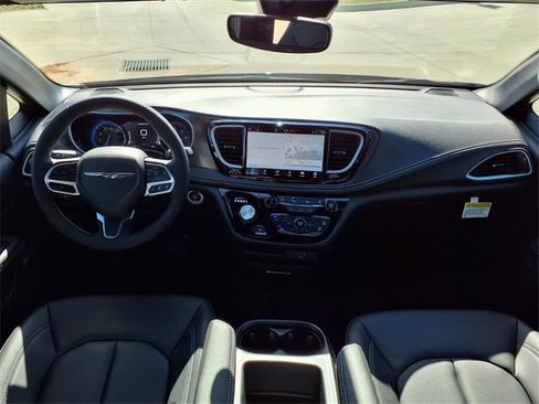 New 2026 Chrysler Pacifica Select image 7
