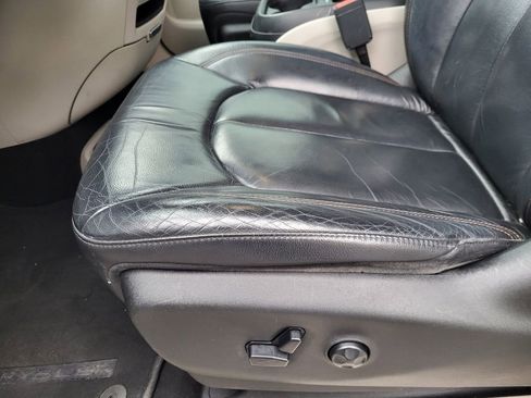 Used 2017 Chrysler Pacifica Touring-L FWD image 26